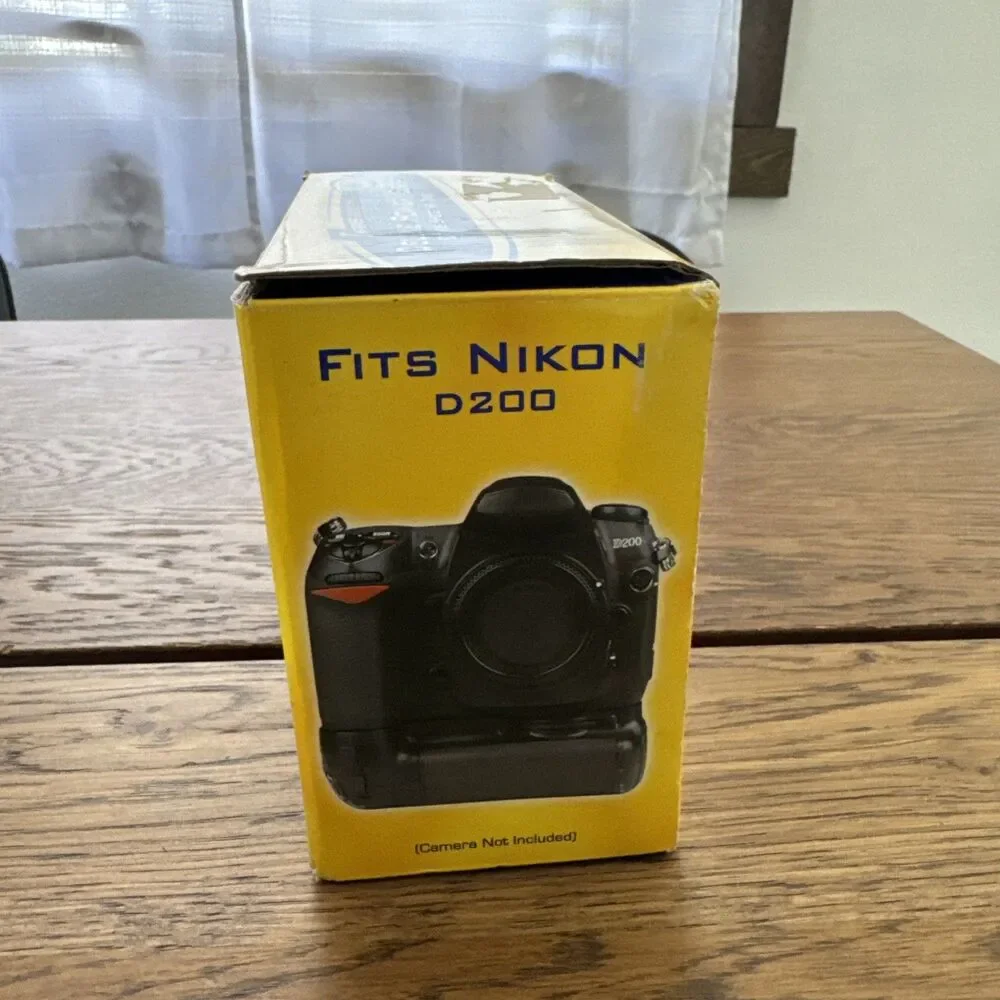 Deluxe Power Grip For Nikon D200 New